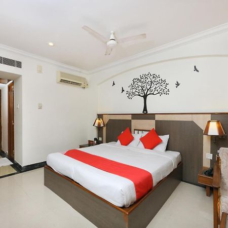 Oyo 1081 Hotel Sindhu International Тирупати Экстерьер фото