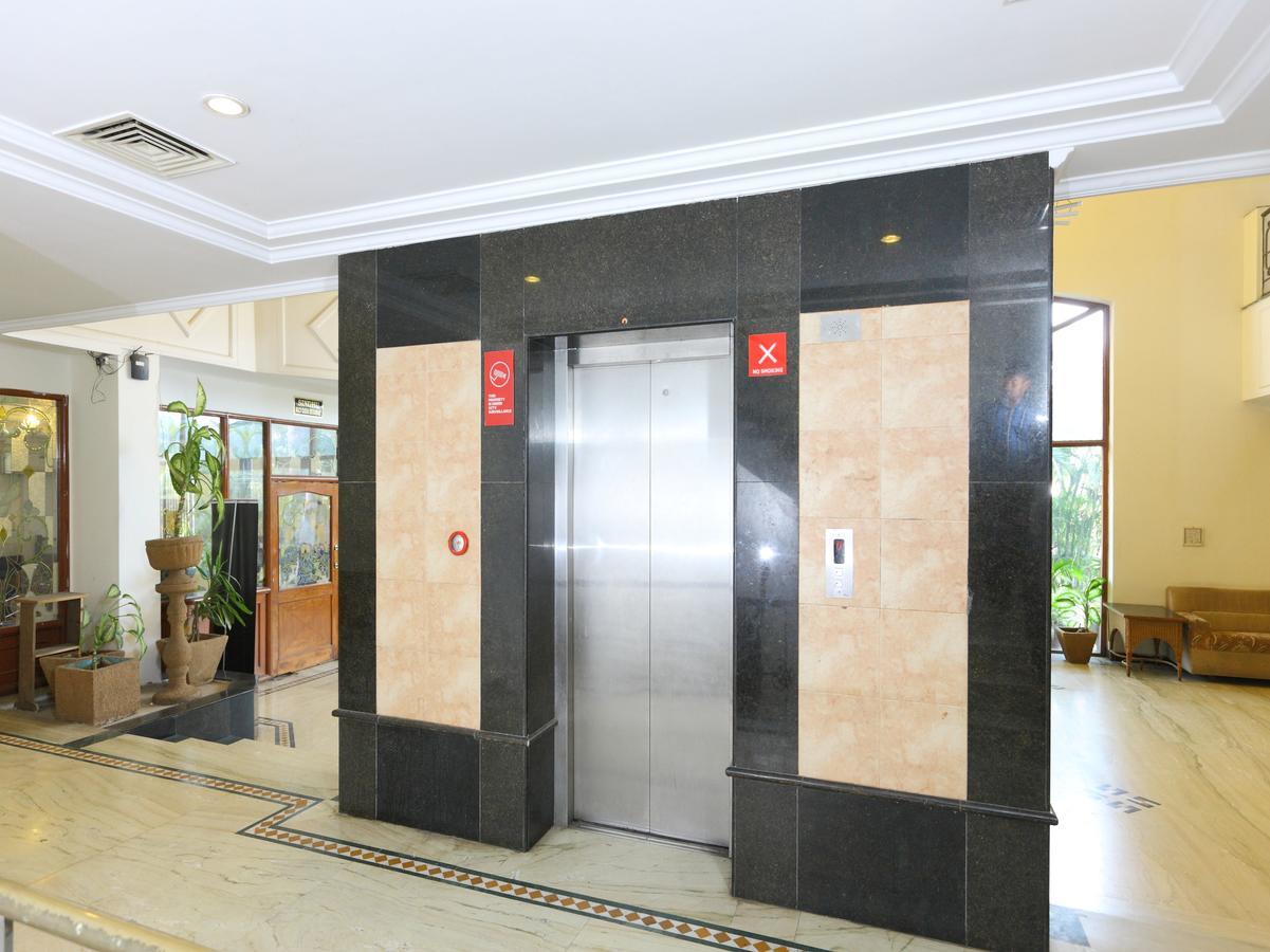 Oyo 1081 Hotel Sindhu International Тирупати Экстерьер фото