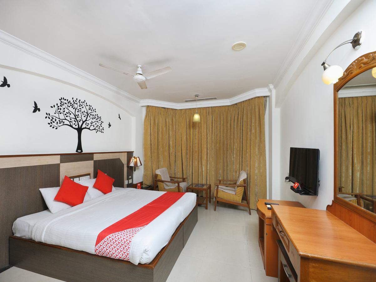 Oyo 1081 Hotel Sindhu International Тирупати Экстерьер фото