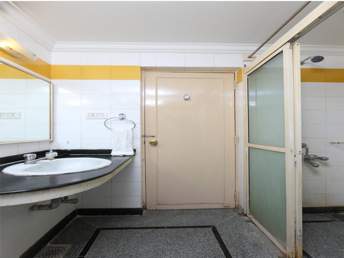Oyo 1081 Hotel Sindhu International Тирупати Экстерьер фото