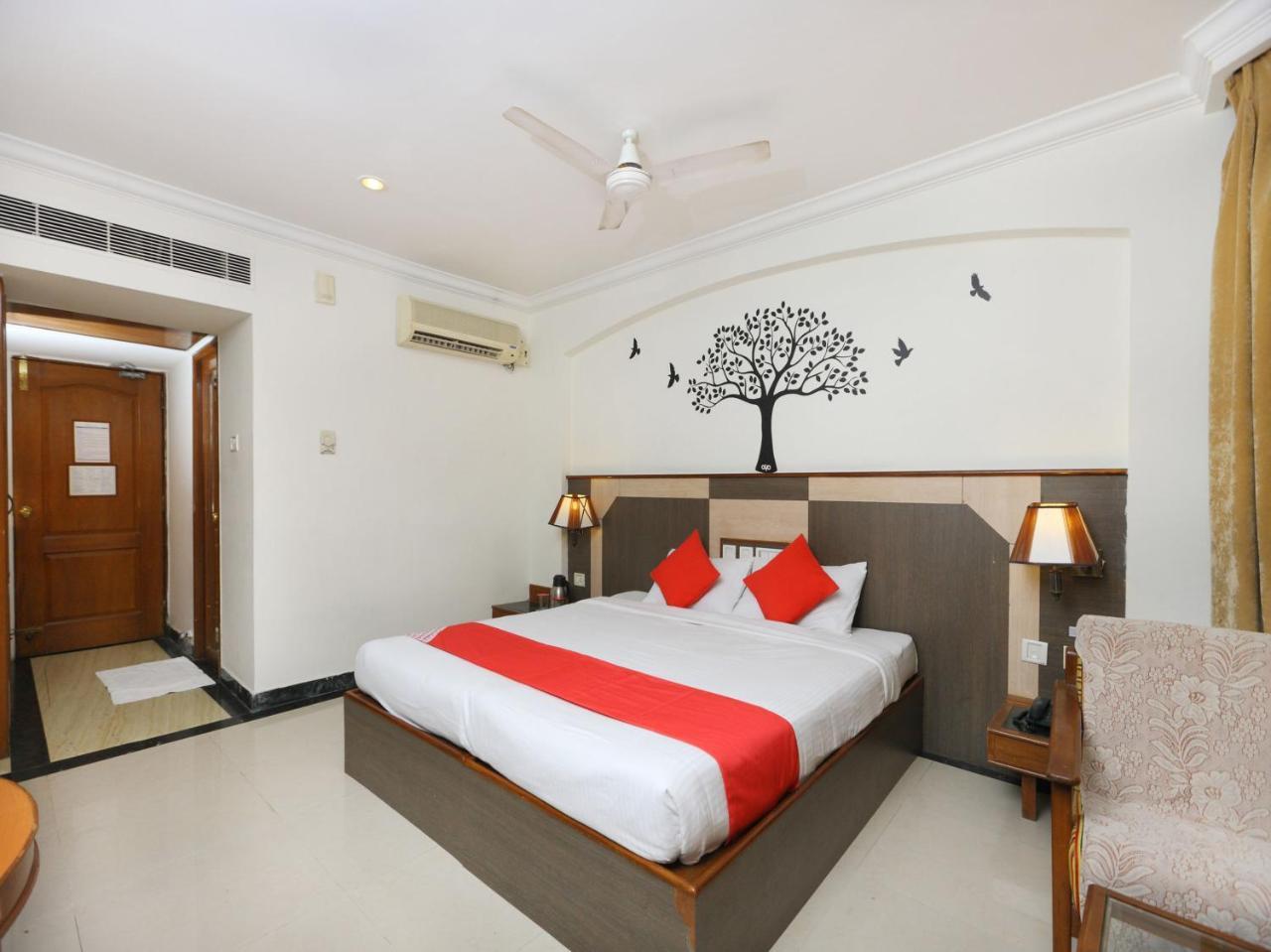 Oyo 1081 Hotel Sindhu International Тирупати Экстерьер фото