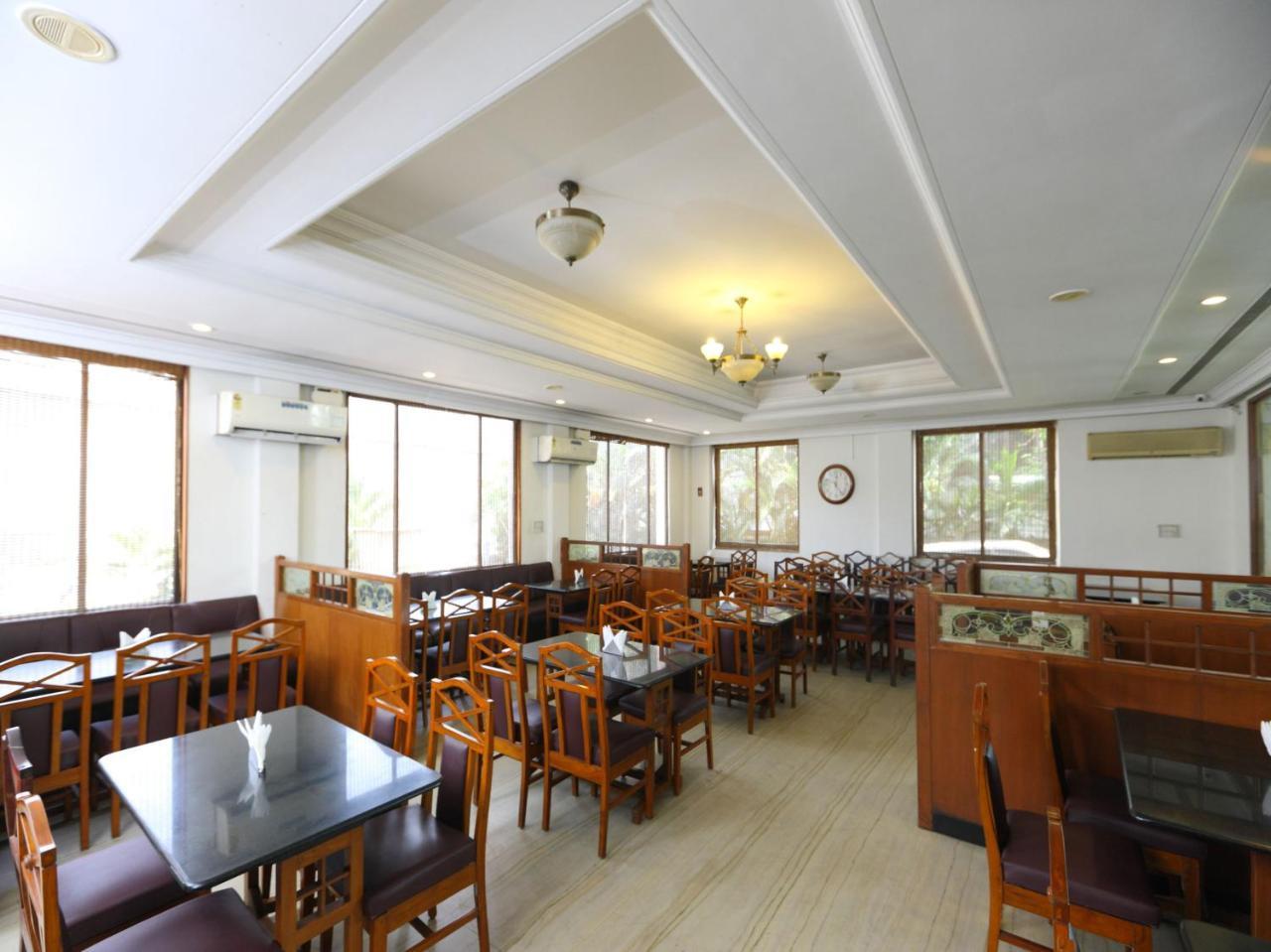 Oyo 1081 Hotel Sindhu International Тирупати Экстерьер фото