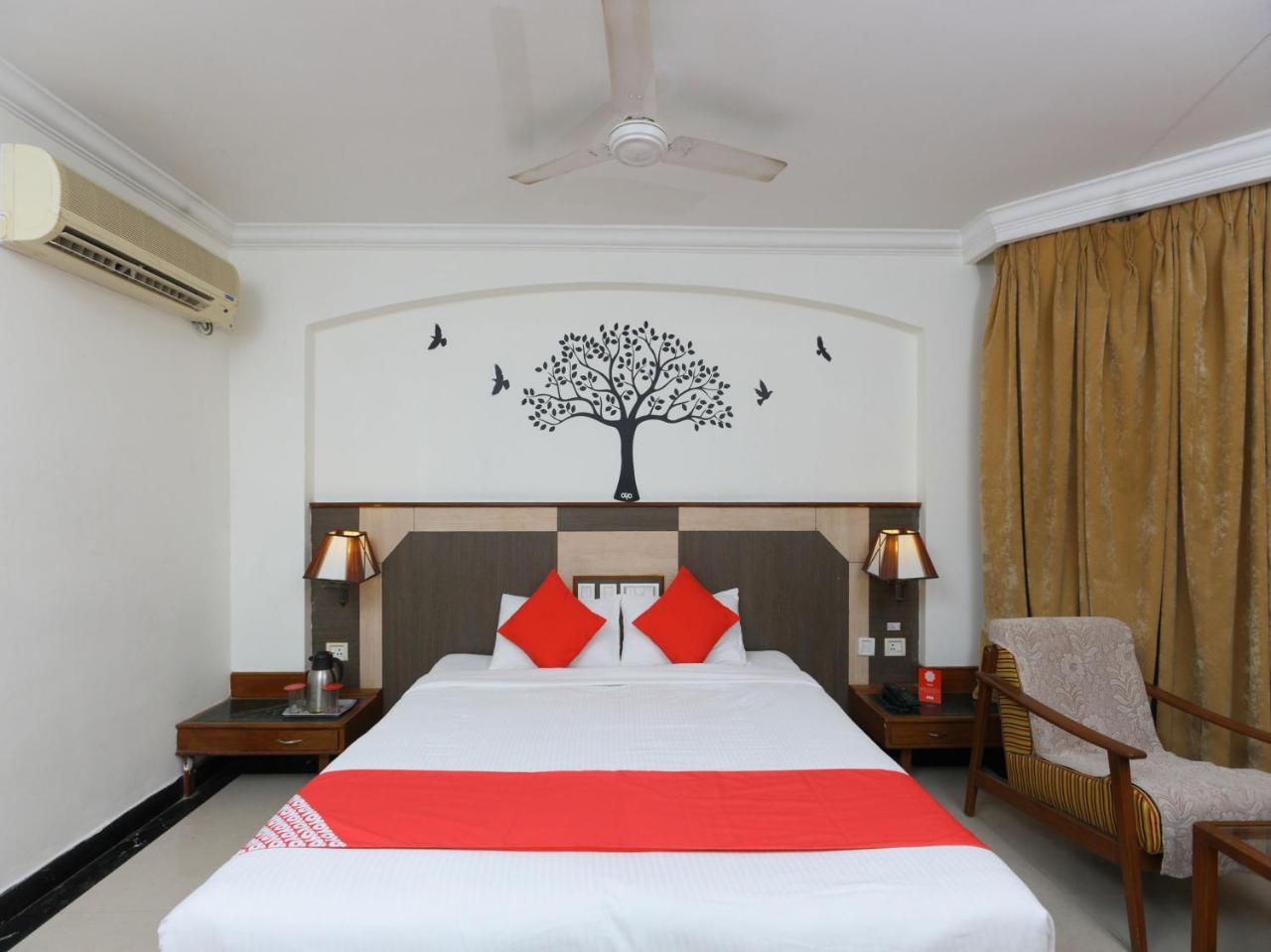 Oyo 1081 Hotel Sindhu International Тирупати Экстерьер фото