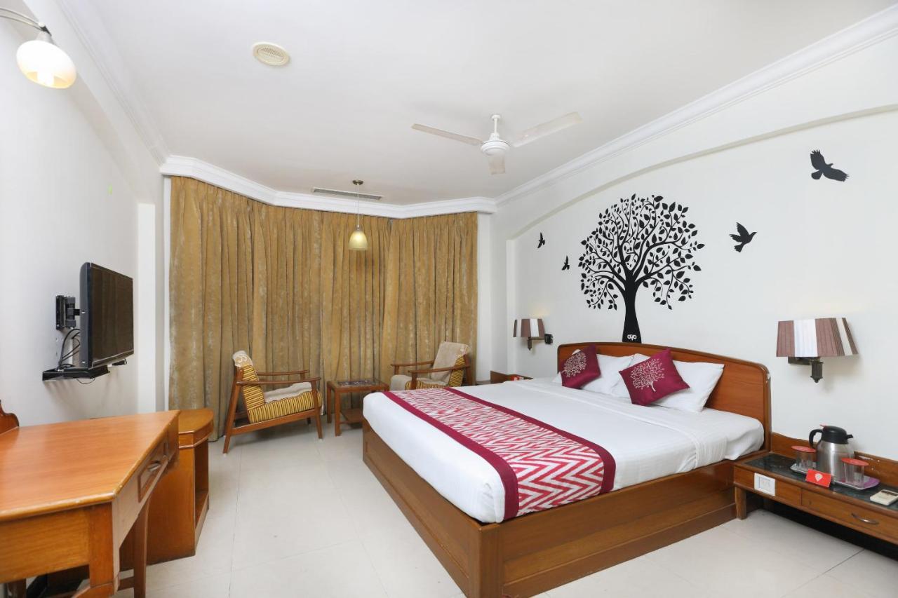 Oyo 1081 Hotel Sindhu International Тирупати Экстерьер фото