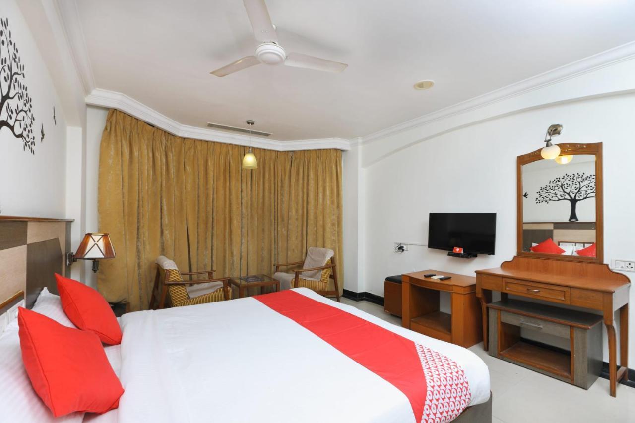 Oyo 1081 Hotel Sindhu International Тирупати Экстерьер фото