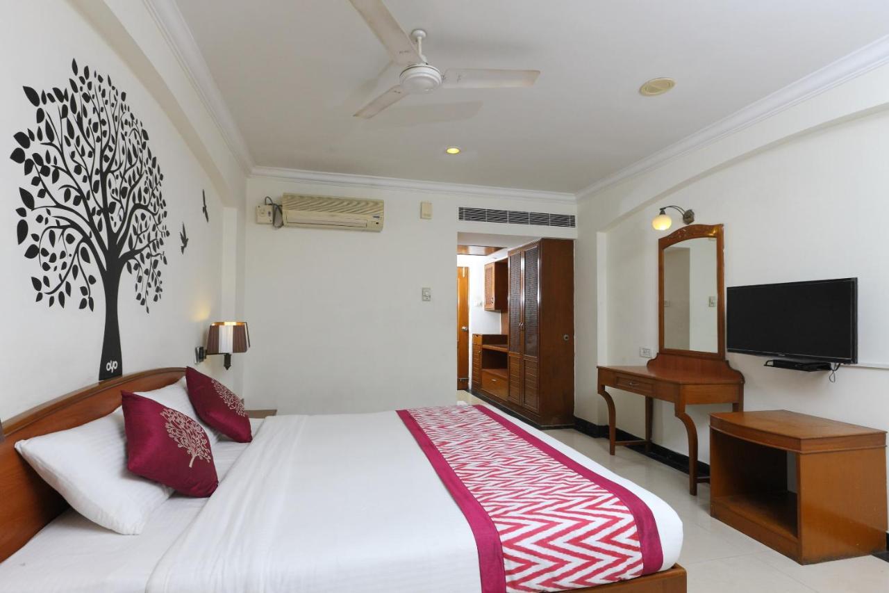 Oyo 1081 Hotel Sindhu International Тирупати Экстерьер фото
