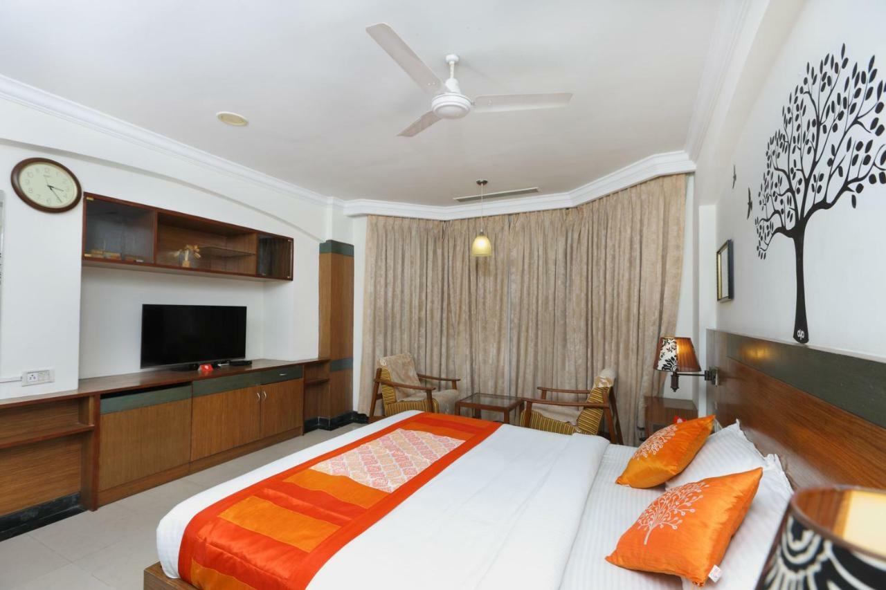 Oyo 1081 Hotel Sindhu International Тирупати Экстерьер фото