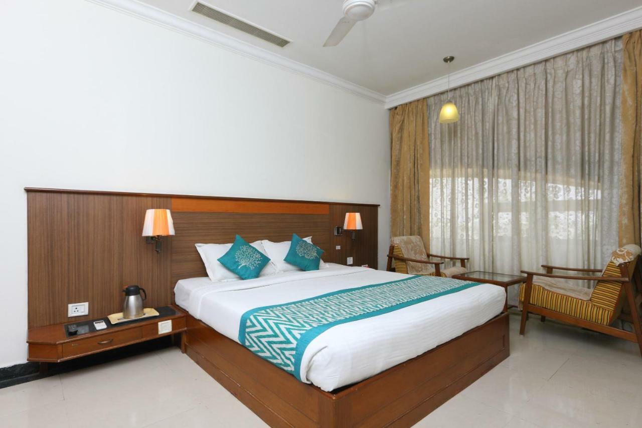 Oyo 1081 Hotel Sindhu International Тирупати Экстерьер фото